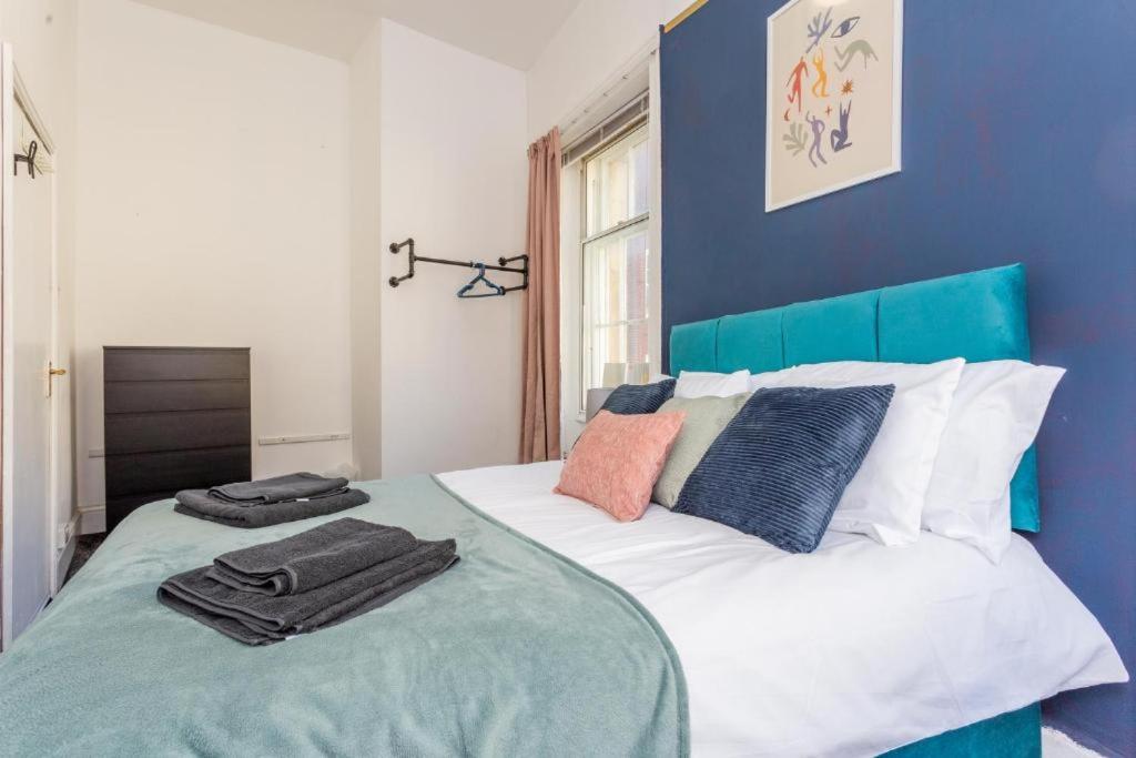 Newcastle'S Most Central Apartment - Sleeps 10 Exterior photo