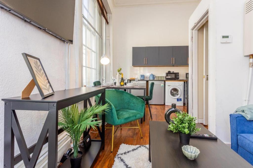 Newcastle'S Most Central Apartment - Sleeps 10 Exterior photo